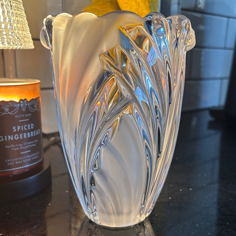 Vintage Mikasa Glass Vase with Swirl Design - Picture 3 of 4